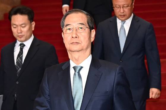 한덕수 대통령 권한대행 국무총리가 24일 오전 서울 여의도 국회에서 열린 추가경정예산안 시정연설을 마치고 국회를 나서고 있다. 국회사진기자단