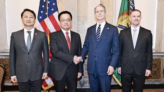 주요 20개국(G20) 재무장관회의 및 국제통화금융위원회(IMFC)'에 참석차 미국 워싱턴D.C를 방문중인 최상목 부총리 겸 기획재정부 장관이 안덕근 산업통상자원부 장관과 함께 24일(현지시간) 미국 워싱턴 DC 재무부에서 열린 '한-미 2 2 통상협의(Trade Consultation)'에 앞서 기념 촬영을 하고 있다. 안 산업부 장관, 최 부총리, 스콧 베센트 미 재무장관, 제이미슨 그리어 미국무역대표부(USTR) 대표(왼쪽부터). 사진 기획재정부