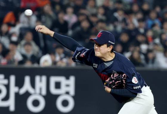 8세이브를 올려 단독 1위로 나선 롯데 마무리 투수 김원중. 뉴스1
