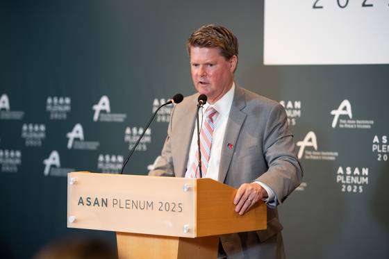 Randall Schriver, former U.S. assistant secretary of Defense for Indo-Pacific Security Affairs under President Donald Trump's first term, speaks during a press roundtable hosted by the Asan Institute on the sidelines of the Asan Plenum in Seoul on April 23. [ASAN INSTITUTE FOR POLICY STUDIES]