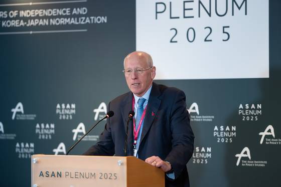 John Everard, former British Ambassador to North Korea, speaks during a press roundtable hosted by the Asan Institute on the sidelines of the Asan Plenum in Seoul on April 23. [ASAN INSTITUTE FOR POLICY STUDIES]