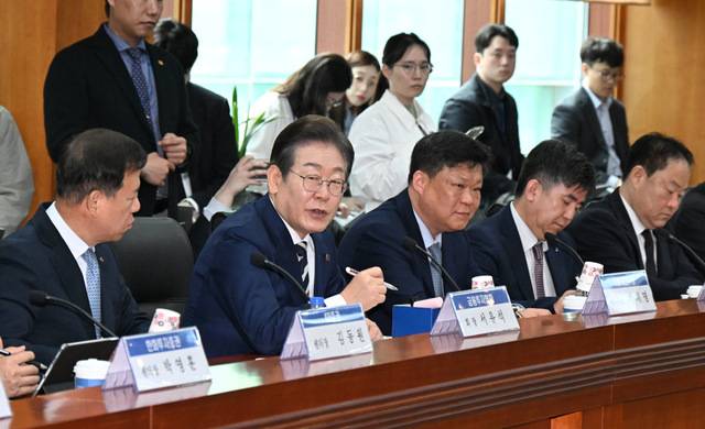 더불어민주당 이재명 대선 경선 후보가 지난 21일 서울 여의도 금융투자협회에서 열린 자본시장 활성화를 위한 정책간담회에서 발언하고 있다. 이병주 기자