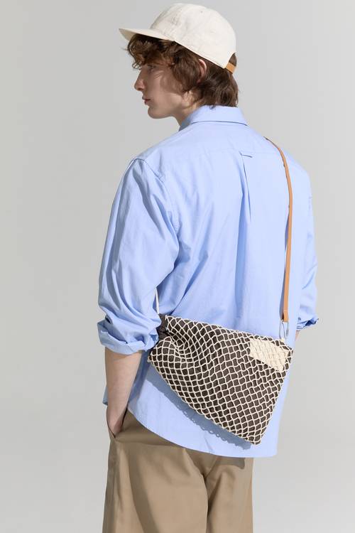 LF 아떼 바네사브루노 남성 라인 ‘아떼 가르송’의 25SS 네트백. [사진=LF]