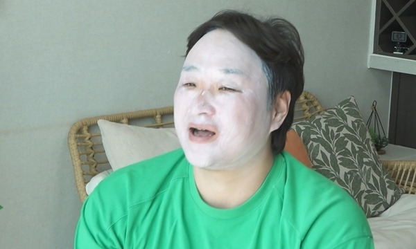 ‘나 혼자 산다’에서 구성환과 꽃분이의 ‘부산 한 달 살기’ 현장이 공개된다. 서울집의 미장센(?)을 그대로 옮긴 구성환의 부산 하우스는 과연 어떤 모습일지 궁금증을 끌어올린다.