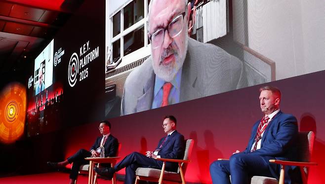 앤소니 킴 헤리티지재단 국제경제 선임연구원 및 국제협력매니저, 나일 가디너 헤리티지재단 마가렛 대처 자유 센터장, 에릭 혼츠 CIPE 책임투자센터 소장, 피에로 토지 미국 의회 중국위원회 수석 자문위원이 24일 영등포구 콘래드 서울 호텔에서 머니투데이 주최로 진행된 '2025 키플랫폼' 총회에서 '2001 WTO 질서의 와해: 퍼시픽 포에두스로의 전환'에 대한 대담을 하고 있다. /사진=김창현