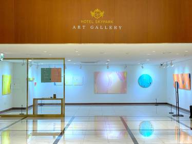 이은비 작가의 개인전 '색의 정원'/사진제공=다이브인그룹