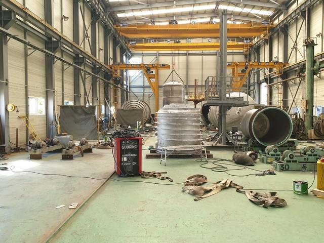 멈춰선 생산라인 벼랑 끝에 몰린 중소기업계의 경쟁력이 갈수록 뒷걸음질 치고 있다는 우려가 큰 가운데 전남 여수시 율촌면 율촌산업단지의 한 장치 제조업체 공장 내부에 마지막 납품 물량이 덩그러니 놓여 있다.  최지영 기자