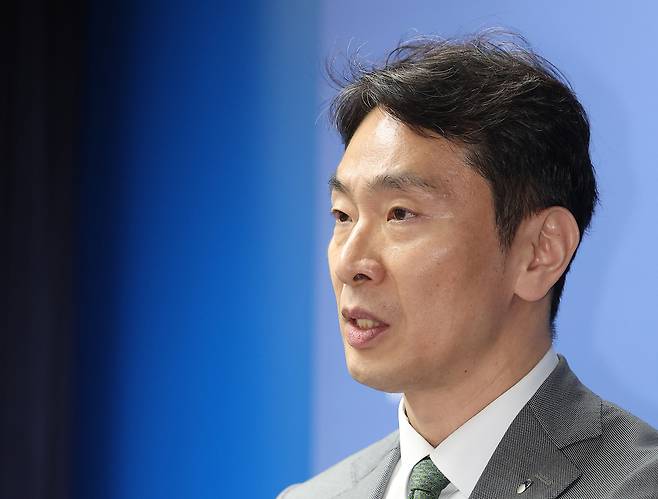 이복현 금융감독원장이 24일 서울 영등포구 금융감독원에서 열린 자본시장 현안 브리핑에서 발언하고 있다. [연합]