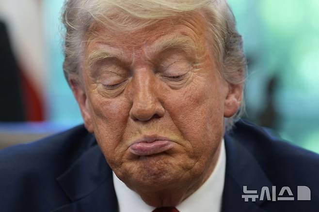 [워싱턴=AP/뉴시스] 23일(현지 시간) CNBC는 12개 주는 대통령이 자의적으로 관세를 부과할 권한이 없는데 이를 남용하고 있다며 미국 국제무역법원에 소장을 제출했다고 보도했다. 2025.04.24.