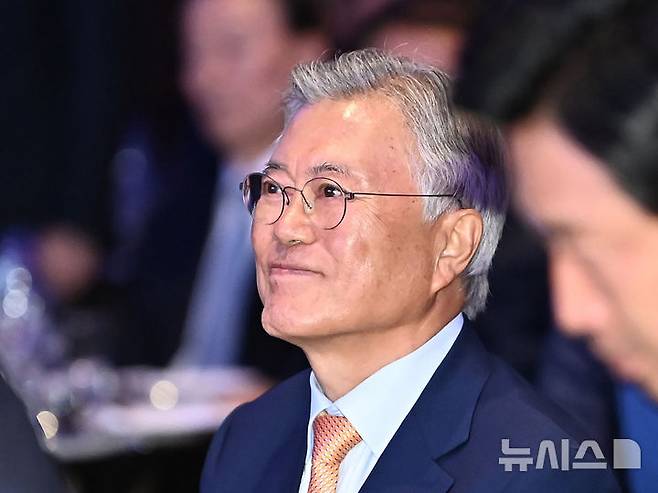 [수원=뉴시스] 지난해 10월4일 경기 수원시 영통구 수원컨벤션센터에서 열린 10.4 남북정상선언 17주년 기념식에 참석한 문재인 전 대통령. (사진=뉴시스 DB). photo@newsis.com