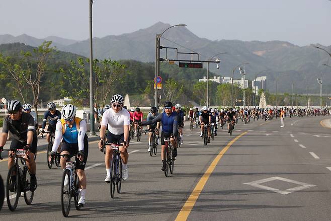 [양양=뉴시스] 지난 2024 양양 그란폰도 자전거대회 모습. (사진=양양군 제공) photo@newsis.com *재판매 및 DB 금지