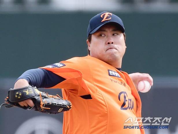 류현진 시범경기 '첫선' 어땠나? 최고 147㎞ 직구→112㎞ 슬로커브 '완급조절' 65구 역투…피홈런이 '옥에 티' [부산리포트]