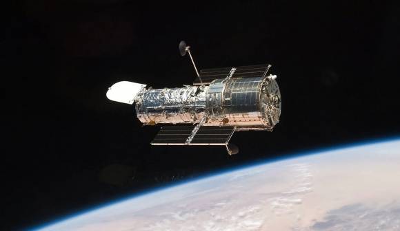 먼 우주를 관측하는 허블우주망원경. NASA