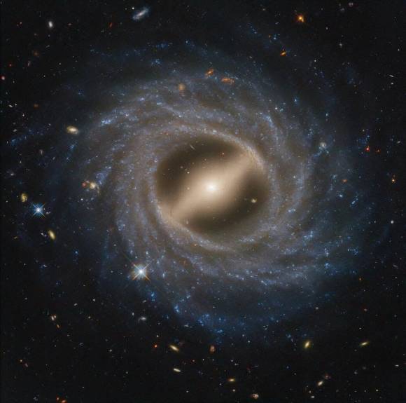 허블우주망원경이 촬영한 나선은하 NGC 5335. NASA, ESA, STScI