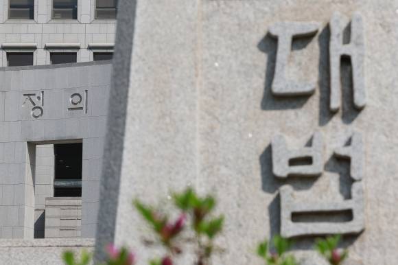 대법원 전원합의체가 이재명 전 더불어민주당 대표의 공직선거법 위반 혐의 사건 두 번째 기일을 여는 24일 서울 서초구 대법원. 연합뉴스