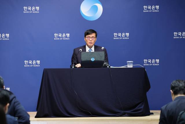 이창용 한국은행 총재가 17일 서울 중구 한국은행에서 열린 통화정책방향 기자간담회에서 발언하고 있다. 사진공동취재단