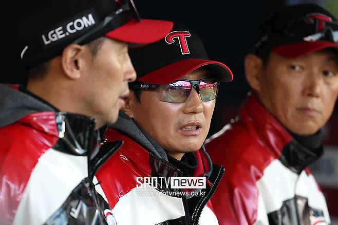 ▲ LG 염경엽 감독이 김광삼 투수코치와 대화를 나누고 있다. ⓒ곽혜미 기자