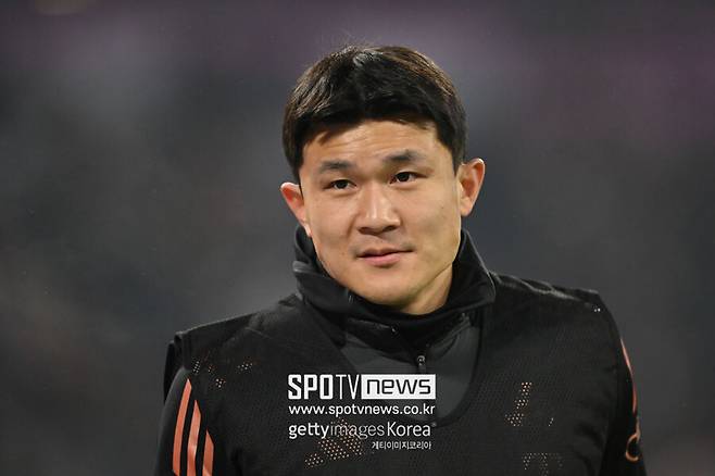 ▲ 내부 평가가 악화된 게 치명적이다. 선수단 구성에 막대한 결정권을 지니는 막스 에베를 바이에른 뮌헨 단장이 "공격수를 놓친 김민재의 실수였다"라고 공개 저격했다. 그 직후 이적 가능한 선수로 변했다.