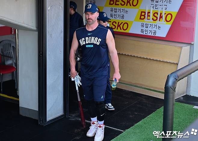 NC 내야수 데이비슨은 지난 19일 허리 담 증세로 1군 엔트리에서 빠졌다. 엑스포츠뉴스 DB