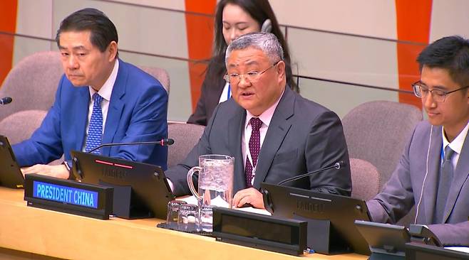 유엔안보리 비공식 회의를 주재하는 中 유엔대사(가운데) [뉴욕=연합뉴스. 유엔 웹TV 화면캡처. 재판매 및 DB 금지]