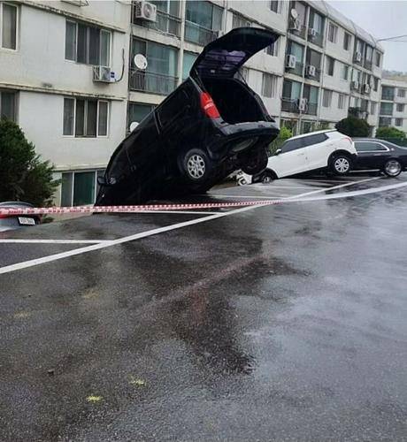 남양주 아파트 지상 주차장 옹벽 붕괴 [독자 제공. 재판매 및 DB 금지]