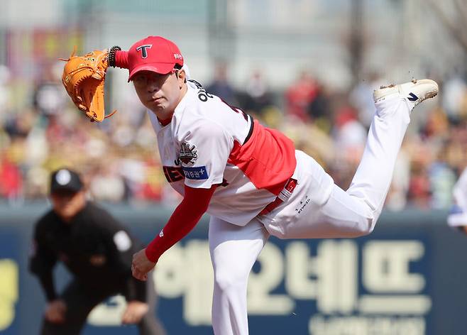 &nbsp;23일 광주기아챔피언스필드에서 열린 프로야구 NC 다이노스와 KIA 타이거즈의 경기. KIA 선발투수&nbsp;양현종이 1회초에 투구하고 있다. 2025.3.23