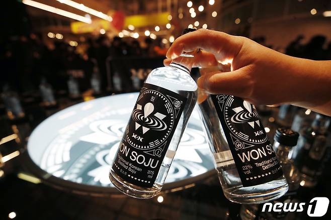 가수 박재범(Jay Park)이 론칭한 프리미엄 증류식 소주 브랜드 원소주(WONSOJU) /뉴스1 ⓒ News1