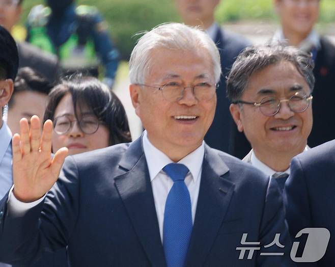 문재인 전 대통령이 25일 오후 서울 여의도 국회 도서관에서 열린 4.27 판문점선언 7주년 기념식에 참석하고 있다.  (공동취재) 2025.04.25 ⓒ News1 안은나 기자