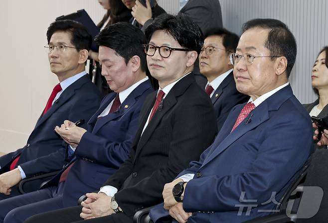국민의힘 김문수(왼쪽부터), 안철수, 한동훈, 홍준표 대선 경선 후보가 23일 서울 여의도 국민의힘 중앙당사에서 열린 2차 경선 토론회 미디어데이에 참석해 있다. 2025.4.23/뉴스1 ⓒ News1 국회사진취재단