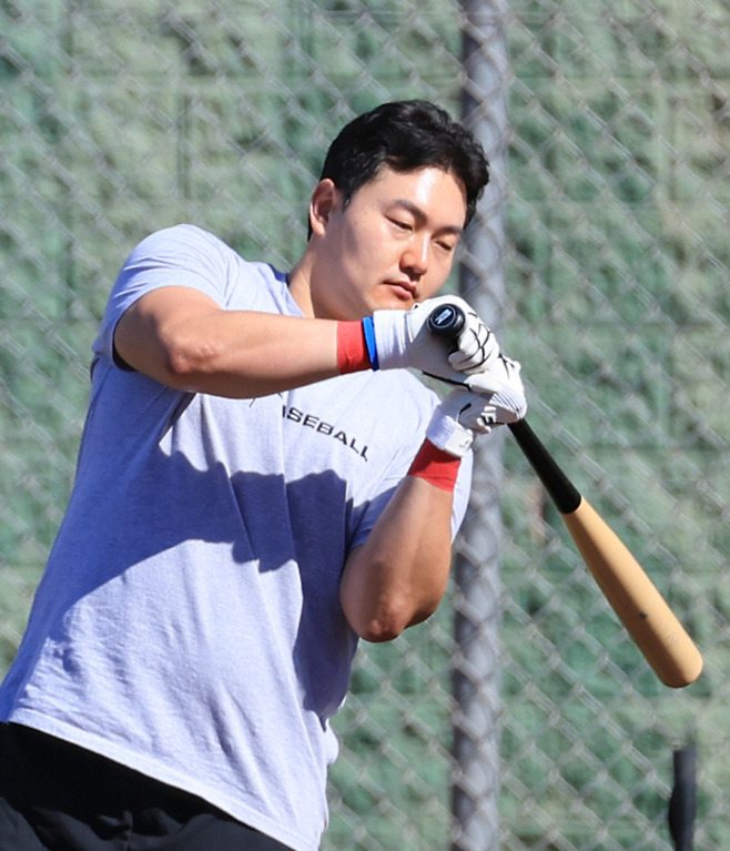 KBO 해외 선수 리턴 규정에 따라, 최지만은 1년 뒤인 2026년 신인 드래프트에 참가할 수 있다.  연합뉴스