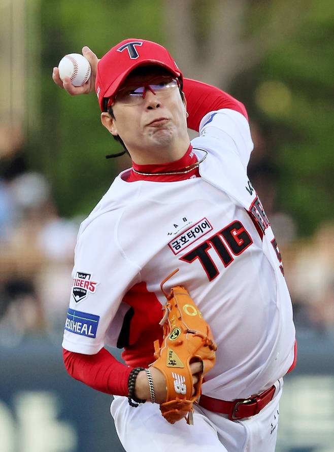 KIA 선발 양현종이 25일 광주-기아 챔피언스 필드에서 열린 2025 KBO리그 LG전에서 역투하고 있다. 사진 | 광주=연합뉴스