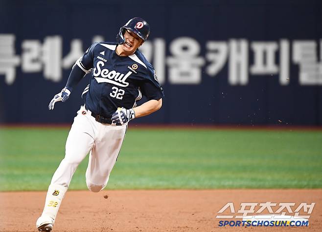 정수빈처럼 달린 김재환의 2타점 3루타