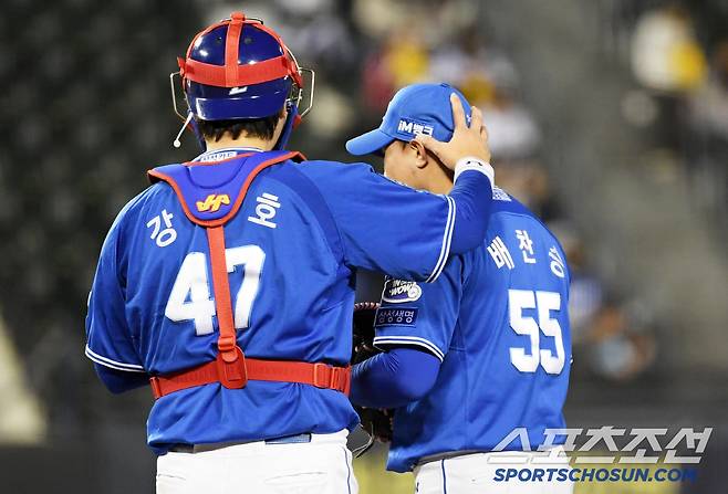 고졸 루키 배찬승의 호투 뒤에는 베테랑 포수 강민호의 영리한 리드가 있었다.