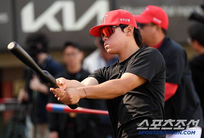 25일 광주 기아챔피언스필드에서 열린 KIA 타이거즈와 LG 트윈스의 경기. 부상에서 복귀한 KIA 김도영이 훈련을 하고 있다. 광주=박재만 기자 pjm@sportschosun.com/2025.04.25/