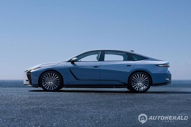 렉서스가 신형 ES를 중국에서 공개했다(렉서스)