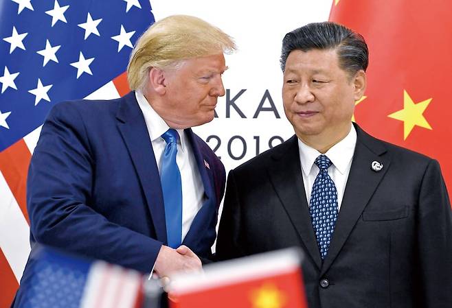 2019년 6월 일본 오사카에서 열린 G20 정상회의에서 만난 도널드 트럼프(왼쪽) 당시 미국 대통령과 시진핑 중국 국가주석./AP연합뉴스