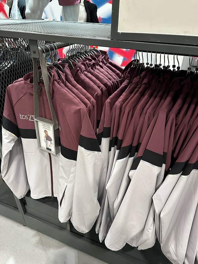 7dec8105b4f71c8323eff793429c706b023c4fa729590a0f7d22e038ed19a46c302bc7a2d1fcac7e5281b40a7dcfdabe1d8fa9dd0c