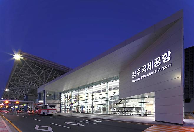 청주국제공항은 지난해 이용객 400만 명 시대를 열고 중부권 거점 공항의 입지를 다지고 있다. 충북도 제공