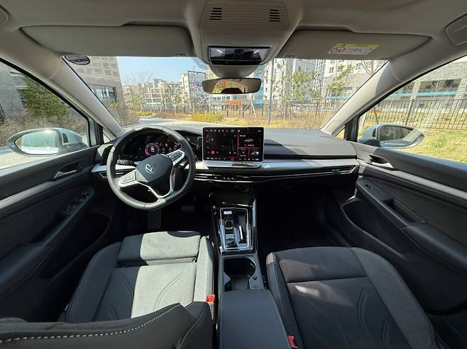 폭스바겐 골프 인테리어 사진=육동윤 글로벌이코노믹 기자