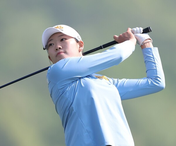 한국여자프로골프(KLPGA) 투어 2025시즌 신설 대회 덕신EPC 챔피언십에 출전한 방신실 프로가 2라운드에서 경기하는 모습이다. 제공=KLPGA