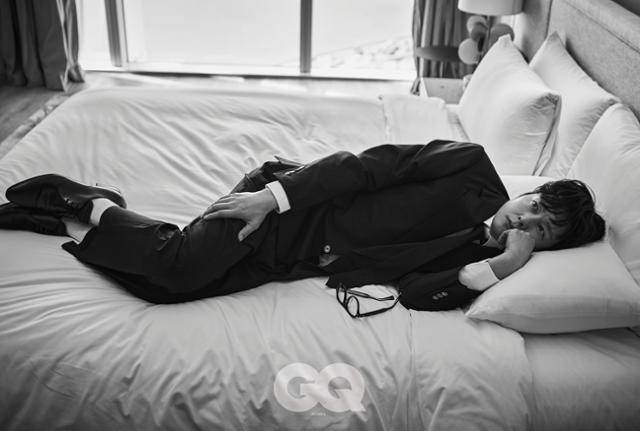 박병은이 화보에 진심인 모습을 보여줬다. 지큐코리아 제공