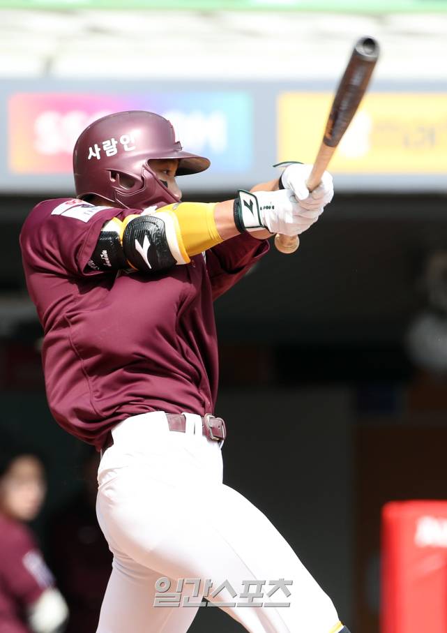 25일 무려 4년 만에 홈런을 터트린 키움 김태진. IS 포토