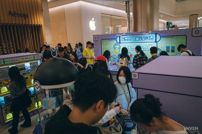 ▲ 캡슐 토이존? 뽑기는 참을 수 없죠