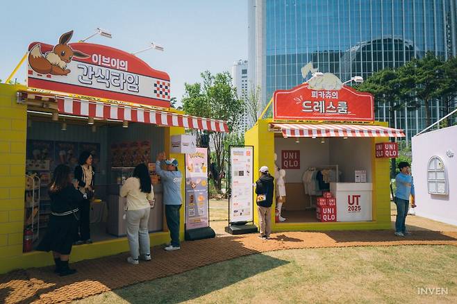 ▲ 간식이나 의류 등 여러 상품도 둘러볼 수 있었습니다