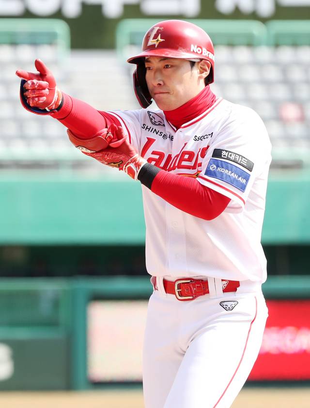 우승 정조준 ‘L총 세리머니’