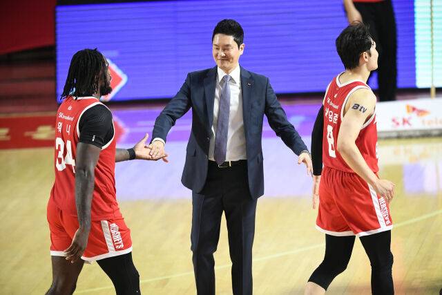 서울 SK 전희철 감독./KBL