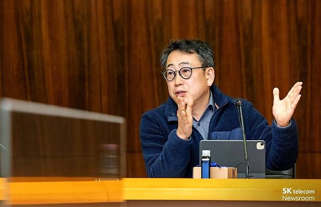 유영상 SK텔레콤 대표이사 사장이 지난 7일 신임 팀장과의 대화 자리에서 발언하고 있다. (사진=SK텔레콤 뉴스룸) *재판매 및 DB 금지