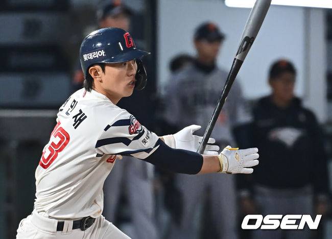 [OSEN=부산, 이석우 기자] 롯데 자이언츠 전민재 099 2025.04.24 / foto0307@osen.co.kr