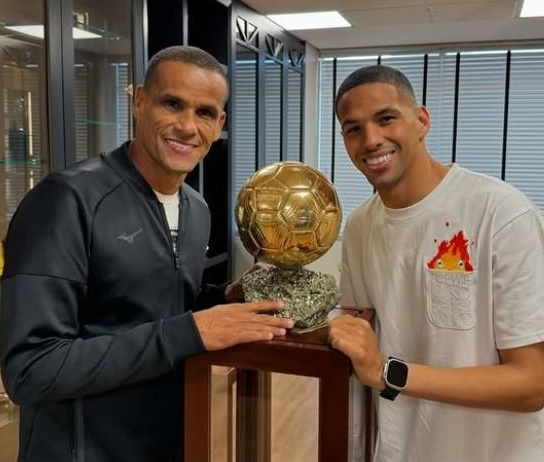 브라질 레전드 히바우두와 그의 아들 히바우지뉴.