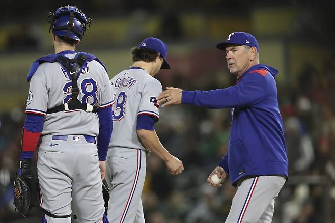 교체되는 제이콥 디그롬.     새크라멘토 | AP연합뉴스